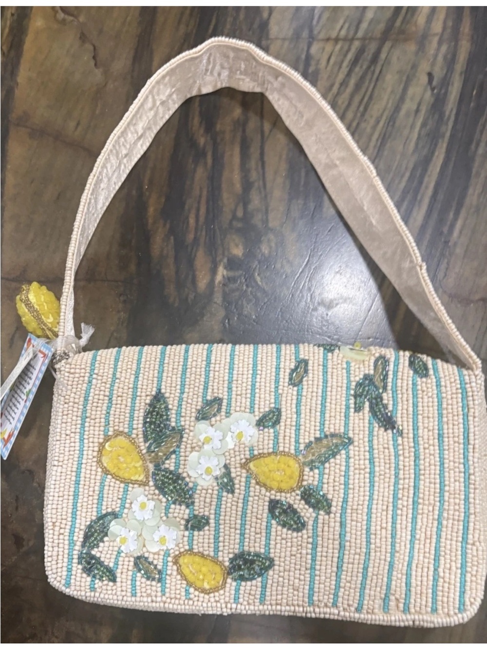 TikTok viral beaded bag features a fun lemon pattern - Picture 4 of 9